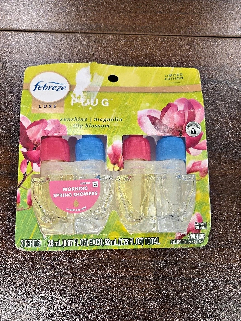 Febreze PLUG Luxe Spring Showers Refills NWT